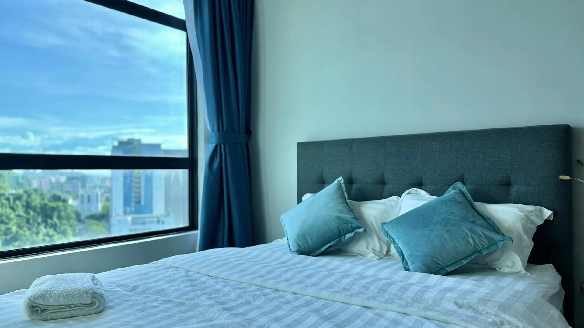 Downtown Urban Suite Jesselton Quay 城中景色套房 Kota Kinabalu 0*,  Malezya